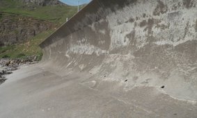 Sea wall hit by waves